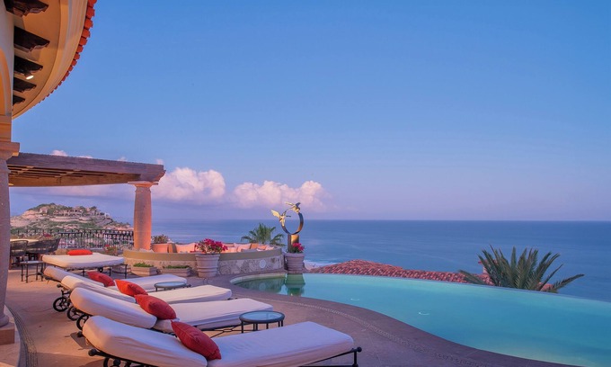 Palmilla Villa | Elegant Villa with Chef & Butler Near Swimmable Beach