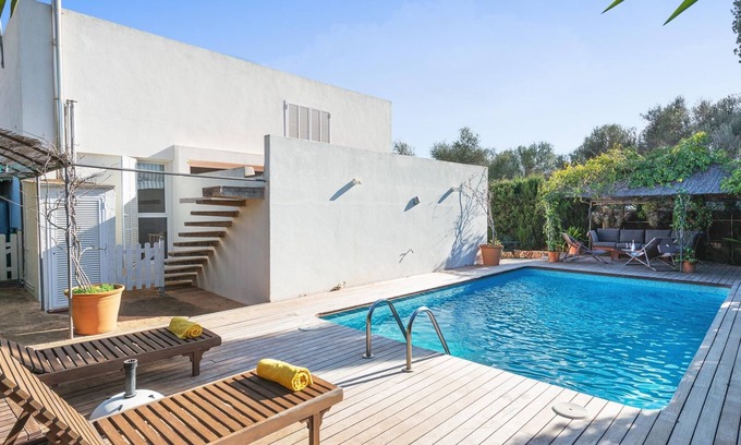 Sa Rapita Villa | Family-Friendly Villa Can Pop with Oceanfront Pool & Spa