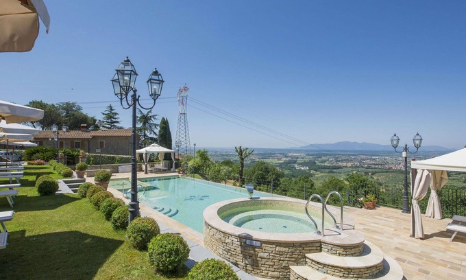 Giugnano Villa | Ideal Villa for 5 with Pool, A/C & Panoramic Views