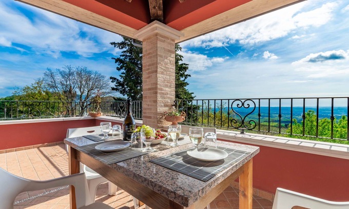 Mombaroccio House | Inviting Villa for 5 with Ocean View, Terrace & WIFI
