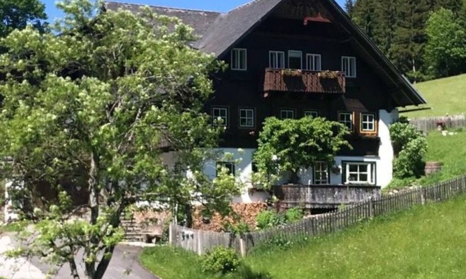 Ramsau am Dachstein Villa | Spacious Villa for 11 with WIFI, Balcony & Pet-Friendly Perks