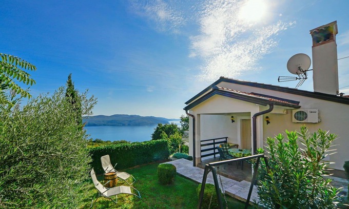 Zagore House | Cozy Oceanfront Villa for 2 with A/C, WIFI & Terrace