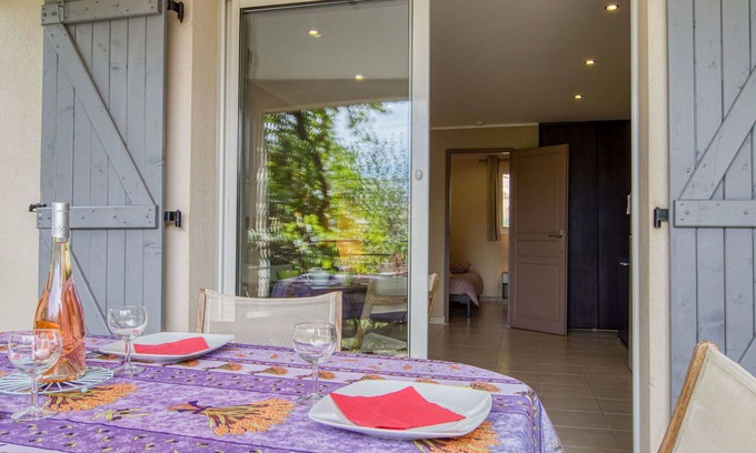 Bauduen Villa | Cozy Villa for 4 with WIFI, Terrace, and Pet-Friendly Options