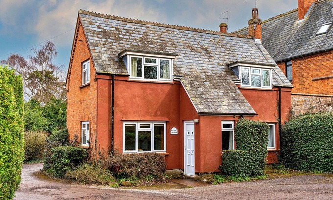 Wellington House | Beautiful villa for 4 guests with WIFI, pets allowed and parking