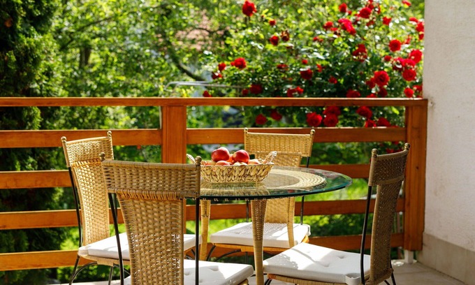 Balatonkenese House | Inviting Villa for 5 with Lake View, WIFI & Terrace