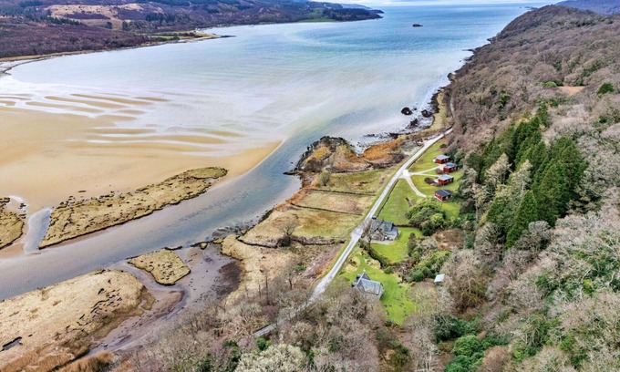 Lochgilphead House | Beautiful villa for 6 guests with WIFI, terrace and pets allowed