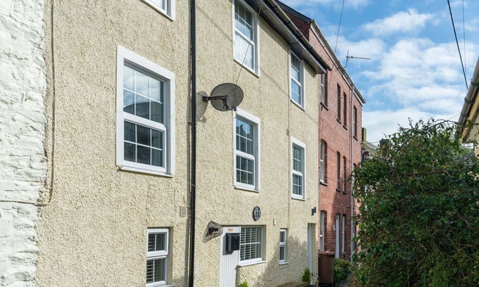 Mevagissey House | Private Villa for 6 with Ocean View, WIFI & Spa Access