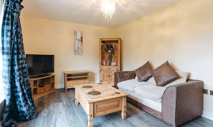 Eaton Mascott House | Beautiful villa for 4 people with WIFI, TV and pets allowed