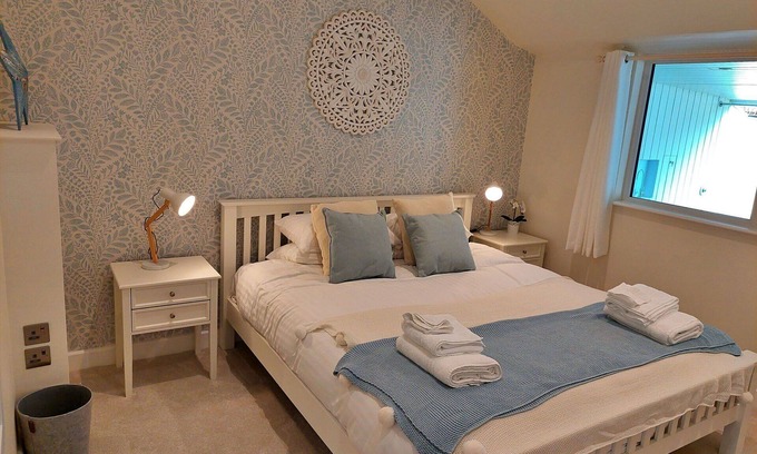 Liverton House | Beautiful villa for 2 people with hot tub, WIFI