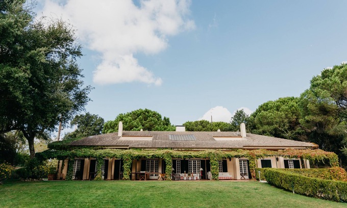 Vila Nogueira de Azeitao Cottage | Elegant Villa in Azeitão with Pool, Spa & Pet-Friendly Options