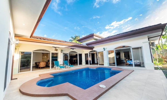 Bejuco Villa | Elegant Villa with Private Pool & Pickleball Court Access
