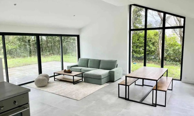 Loctudy Villa | Inviting Villa in the Heart of Loctudy for Family Getaways