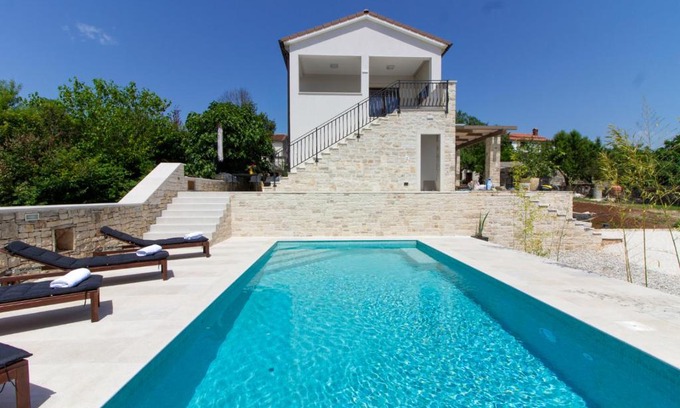 Golas Villa | Discover Villa Irma: Private Pool Getaway Near Rovinj