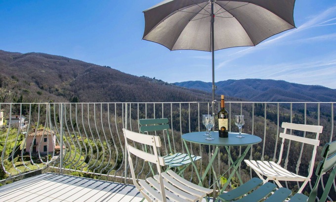 Casoli House | Inviting Villa with Private Pool, WiFi, and Pet-Friendly Stays