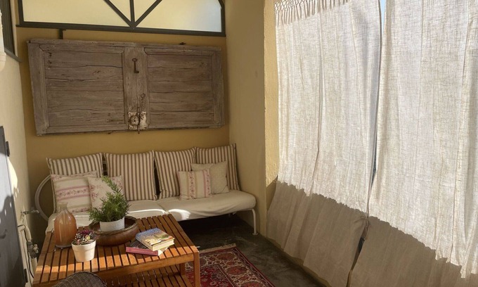 Valloria House | Cozy Villa for 4 with Ocean View Terrace and Spa Access