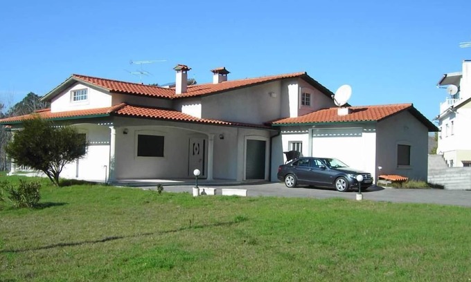 Carvide House | Pet-Friendly Villa Near Vieira Beach with Ocean Views
