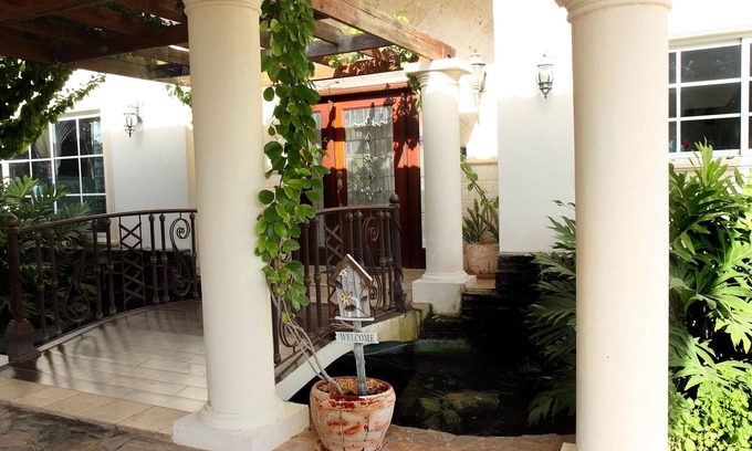Los Mangos Villa | New Beachside Villa with Ocean Views and Private Pool
