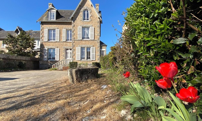 Granville Villa | Beachfront Villa with Pool and Ocean Views - Rated 9.6/10