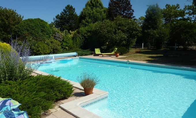 Saint Vivien Villa | Idyllic Villa with Private Pool and Lush Garden by La Rochelle