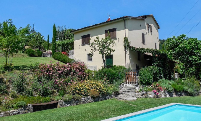 Camporgiano Villa | Tranquil Villa with Private Pool & Mountain Views - 9.4/10