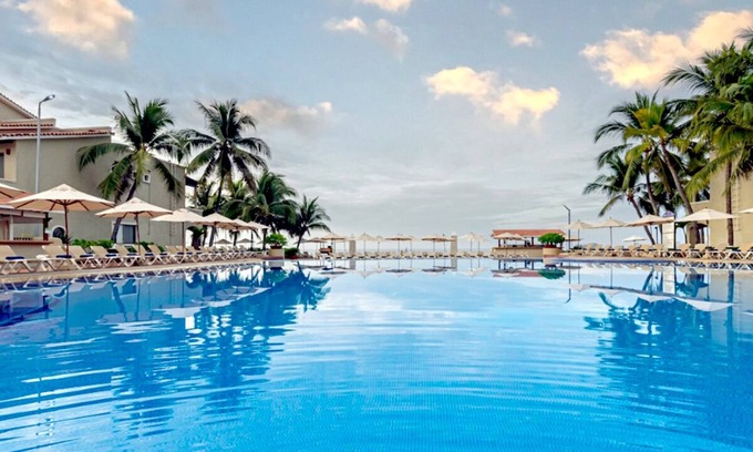 Ixtapa Villa | Beachfront Villa with Pool and Spa at Tesoro Ixtapa