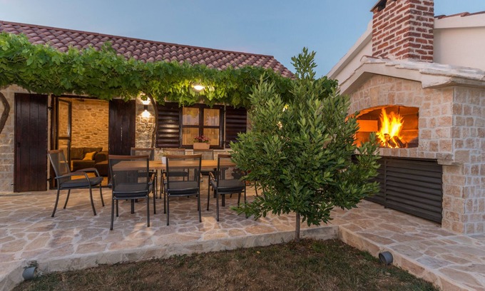 Oklaj Villa | Villa Vitis: Nature Retreat with Pool and Ocean Views