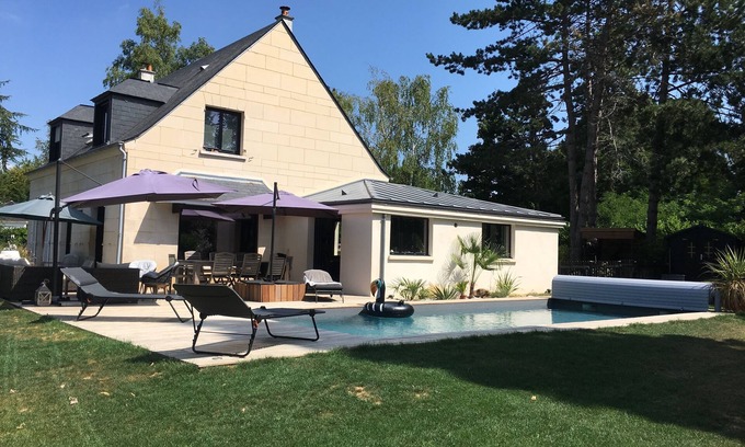 Noisy-le-Roi House | Inviting Villa with Pool Near Paris and Versailles