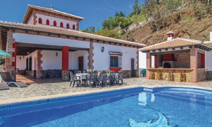 Sayalonga Cottage | Relaxing Villa with Private Pool and Jacuzzi Awaits You