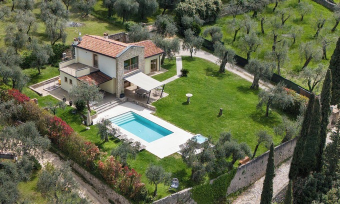 Campagnola Villa | Elegant Villa with Private Pool & Ocean View, 9.8/10 Rated