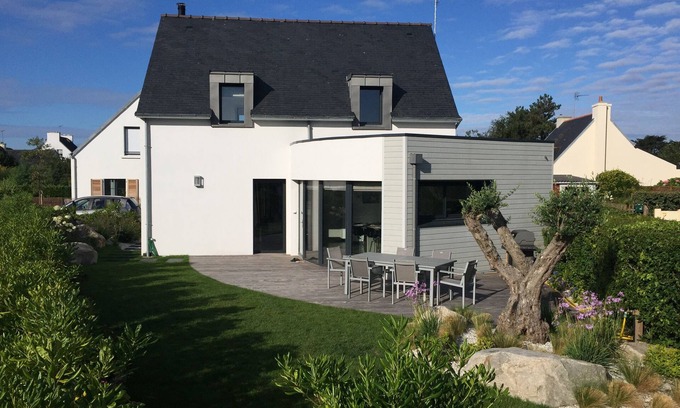 Loctudy Villa | Inviting Villa with Garden, Pool & Ocean View in Lodonnec
