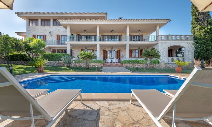 Costitx Villa | Idyllic Villa with Pool, Wi-Fi, Garden & Top Guest Rating