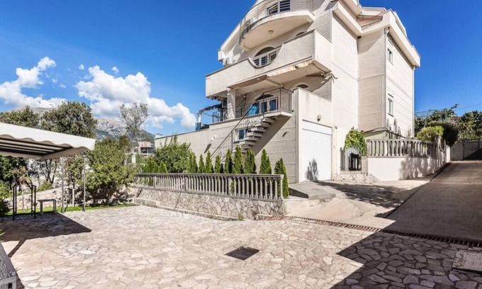 Ulcinj Municipality Villa | Idyllic Villa with Private Beach and Pool Amenities