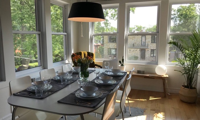 Ahuntsic Apartment | Charming Vintage Apartment with Kitchen – Rated 9.8/10