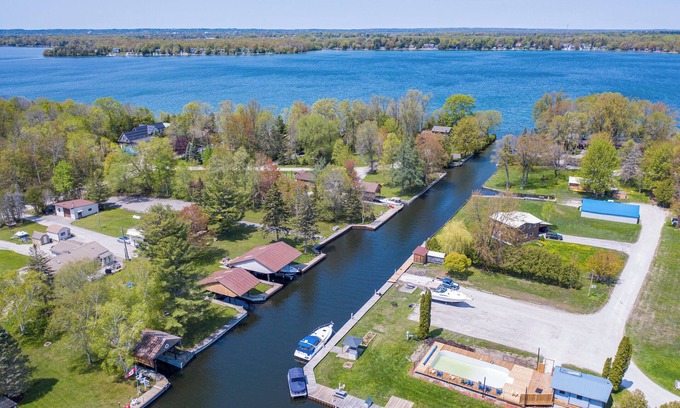 Ramara Cottage | Scenic Waterfront Retreat for Boaters and Families