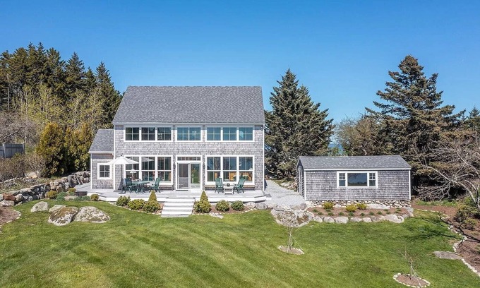 Spruce Head House | Idyllic Waterfront Retreat with Family-Friendly Amenities