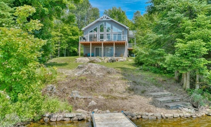 Mille-Isles Ski Chalet | Scenic Waterfront Cottage on a Pristine Lake in Morin Heights