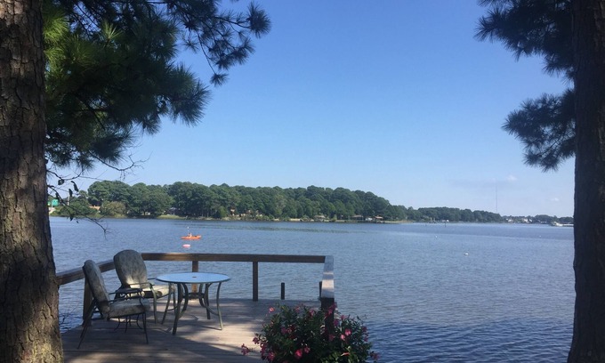 Norfolk - Virginia Beach Cottage | Serene Waterfront Cottage with Ocean View & Spa Amenities