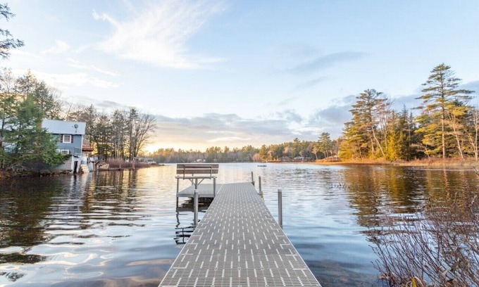Acworth House | Waterfront Getaway: 10/10 Rated on Crescent Lake