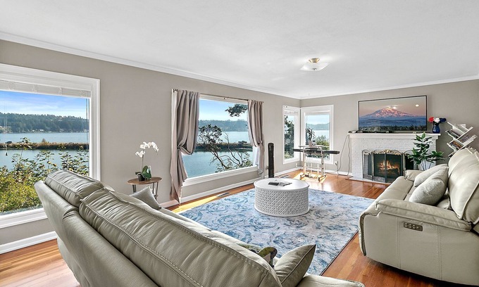 Burley House | Idyllic Waterfront Escape with Kayaking & Seafood Delights