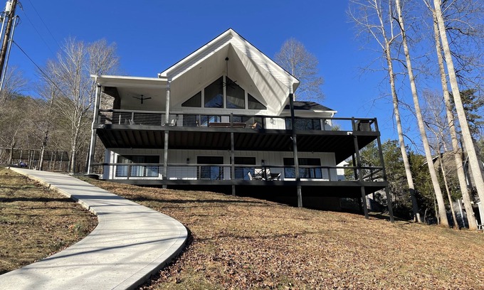 Jacksboro House | Idyllic Waterfront Retreat with Private Dock & Guest Rated 10/10