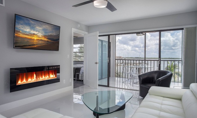 Marco Island Condo | Immaculate 2-Bedroom with Ocean View and Cozy Fireplace