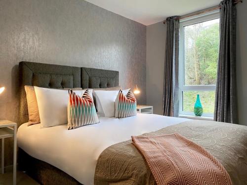 North West Apartment | Cozy West End Flat with Private Parking & Family-Friendly Amenities