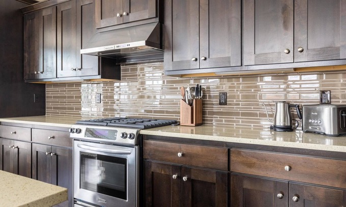 Concordia House | Inviting Woodlawn 2BR with Parking Near Dining & Coffee