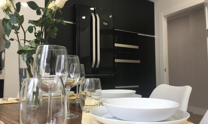 Goya Apartment | Elegant Beautifulilla: Family-Friendly Retreat with 9.5 Score