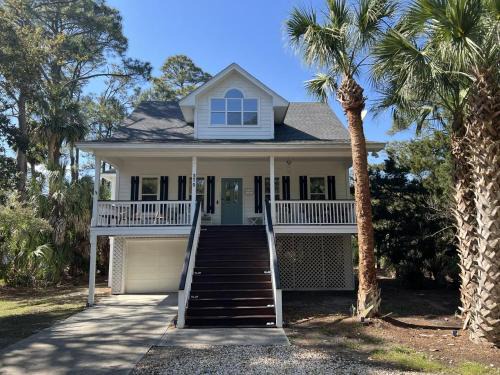 Saint Helena Island House | Beautifully appointed 3-Bed, 25-Bath Home, Great Location near Beach & Club