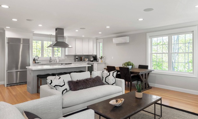 Andover Apartment | Beautifully Appointed 3-Bedroom Apartment w/Roofdeck, Central Andover location