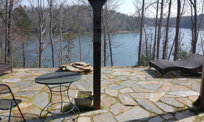 Nebo Apartment | Cozy Lake Side Apartment - Guest Rated 9.8, Family Friendly