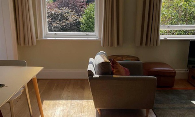 Liverpool Apartment | Bright and Airy 1-Bed Apartment in Liverpool with Breakfast