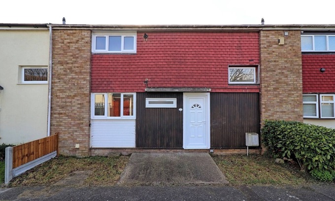 Crays Hill House | Modern 3BR House in Basildon with Garden & Netflix Access