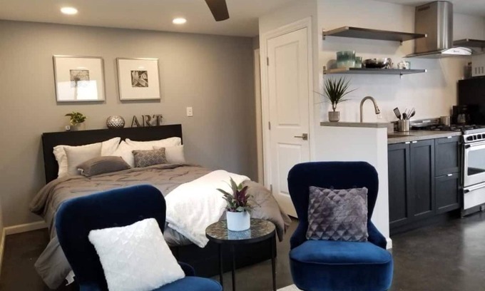 North Hollywood Cottage | Recently Renovated Private Guesthouse for Family Comfort